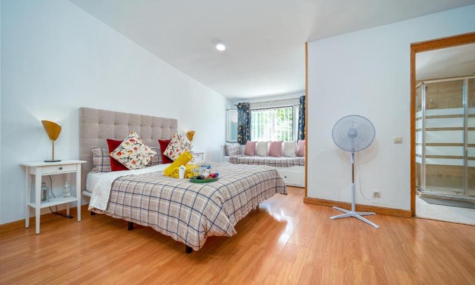 Pozuelo de Alarcón Casa | A CASACAFÉ Madrid Pozuelo Estación Private Rooms