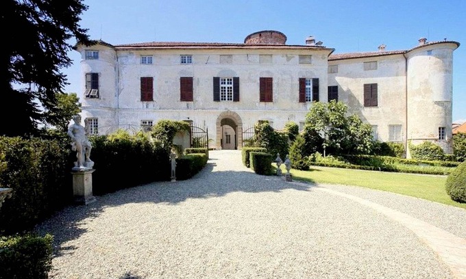 Rocca Grimalda Apartamento | Una estancia en un castillo en la región vinícola