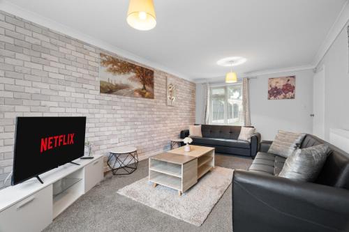 Little Hay Apartamento | A Charming 3 Bed home next to NEC and Birmingham International Airport