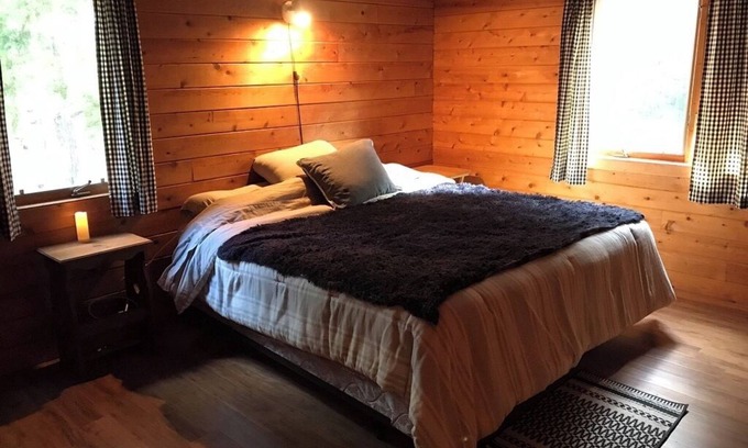 Beddington Cabina | A classic Maine cabin for a taste of camp living in any season!