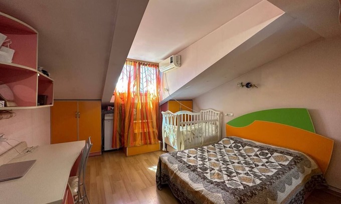 Kentron Apartamento | A comfortable room in a large and convenient apartment-hotel with six rooms.