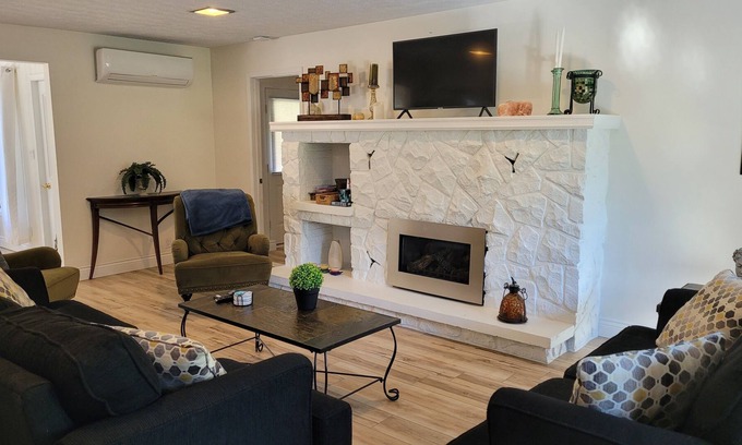 Bayfield Casa | A Cottage Retreat w/ indoor & outdoor Fireplace