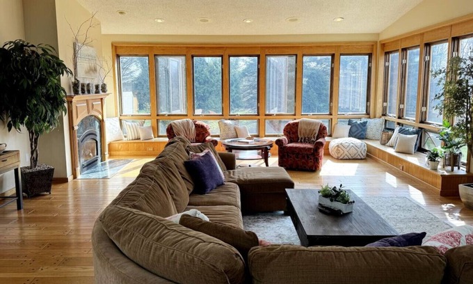 Sterling Casa | A+ Country Getaway | Rooftop Deck | Pet Friendly