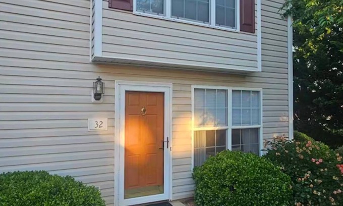 Cornerstone Casa | A cozy 2 bedroom townhome in Lynchburg close to Liberty University.
