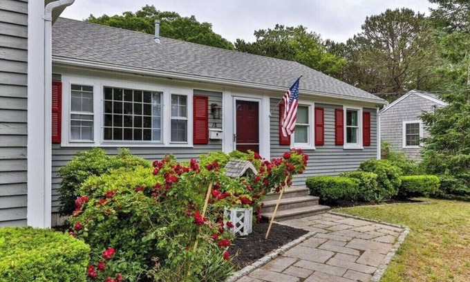 West Yarmouth Casa | A Cozy Cape house steps to Restaurants & Beaches ~1.4 miles down scenic roads