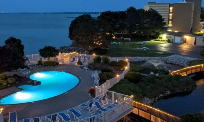 Port Clinton Condominio | A cozy gem with a million dollar view located in Port Clinton, Ohio