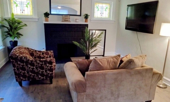 St. Louis Casa | A cozy Home for the Traveling Women - Women only please. Rooms for rent