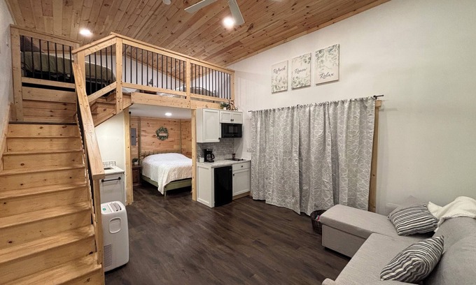 Meyersdale Cabina | A Cozy Tiny house by the GAP Trail & view of the Sand Patch grade.