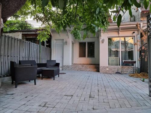 Chisinau Apartamento | A cozy warm house with a private yard ultra center