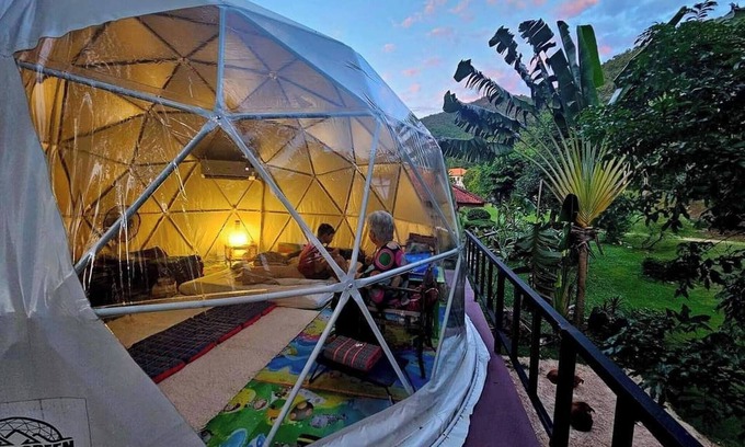 Phetchaburi Cama Y Desayuno | A dome At Treehouse Outdoor Bathroom Facing The Mountains