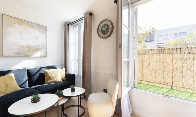 Quartier de la Goutte-d'Or Apartamento | A Elegant 1-BR with Services in Batignolles