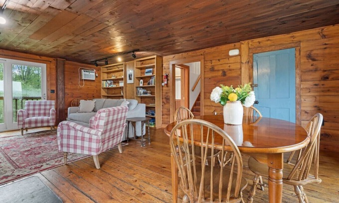 Loudon Apartamento | A - Farmhouse Apartment on a Cattle Farm