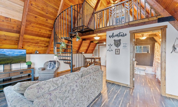 Martin City Cabina | A-frame at Spotted Bear Retreat