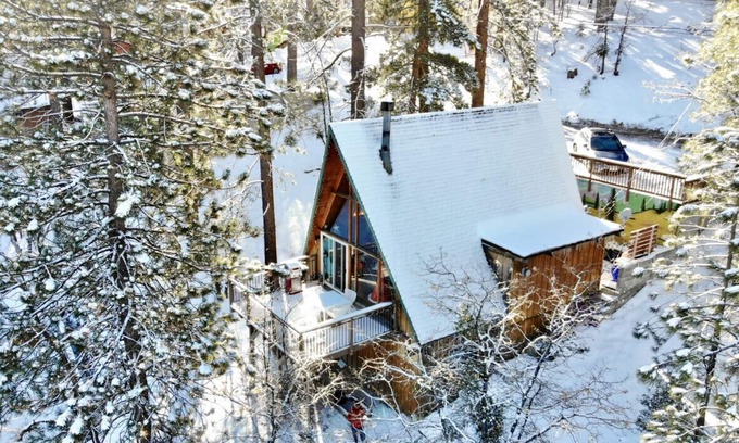 Arrowbear Lake Cabina | A-Frame of Arrowbear; stunning cabin with mountain VIEWS