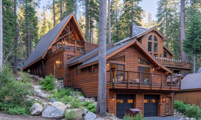 Truckee Cabina | A-Frame Retreat near Donner Lake