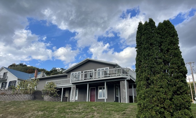 Trempealeau Casa | A fully remodeled home overlooking Mississippi River in a charming river town!