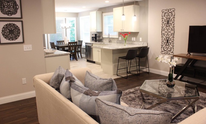 Hendersonville Casa | ¡Una nueva joya en Hendersonville, minutos a estrenar del Downtown!