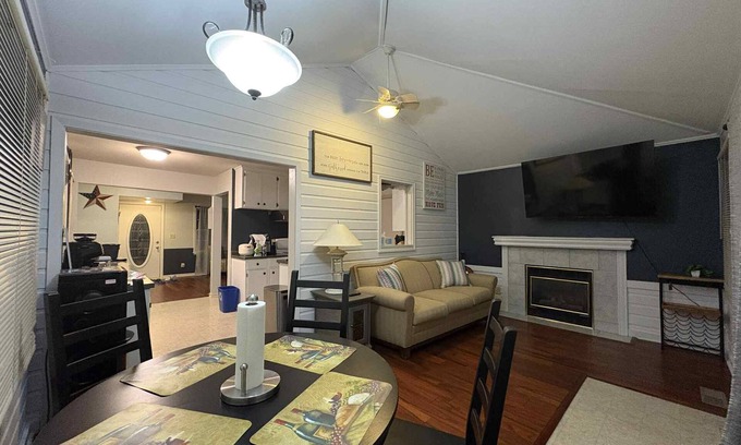 Richfield Casa | A Heart of a Twin Cities-Cute and Cozy House with Quiet Neighborhood