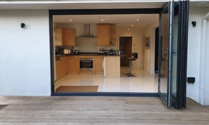 Canford Cliffs Casa | A hidden gem a stones throw from Sandbanks beach