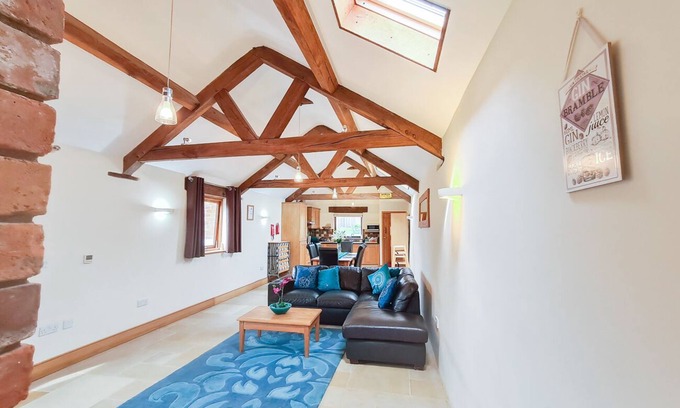 Wotton-under-Edge Casa | A Hidden Gem, Beautiful Barn With Stunning Countryside Views