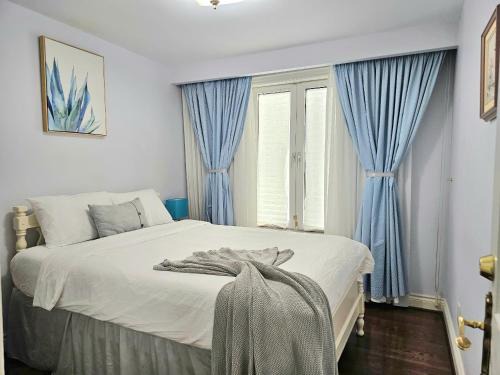 Pleasant View Casa | A Home Away-Deluxe Guest Room in Toronto