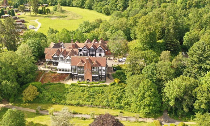 Builth Wells Casa | A house that sleeps 42 guests in 21 bedrooms