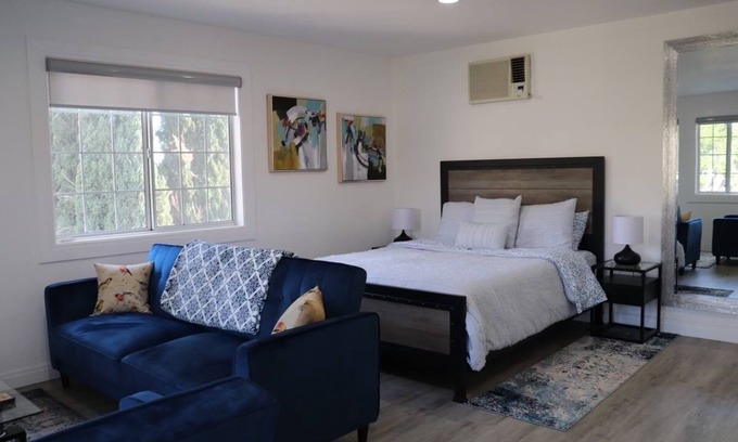 Porter Ranch Casa | A Luxurious Studio Retreat Awaits You