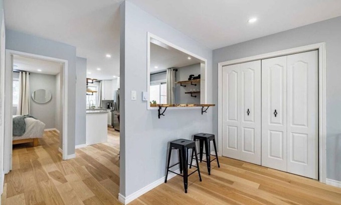 Durham Region Casa | A minute away from Trent University!!