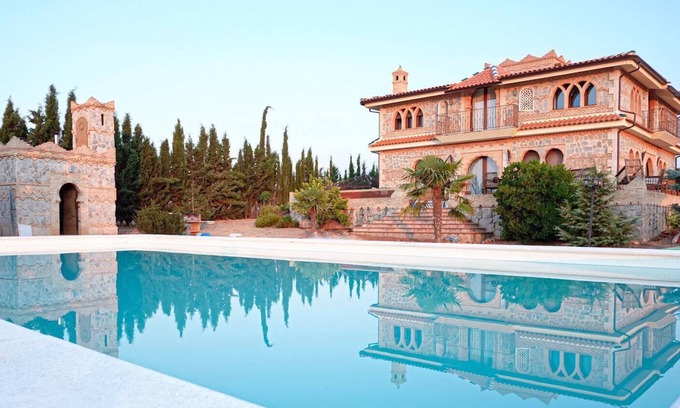 Puebla de Almenara Villa | Un patio Nazarí en Castilla la Mancha