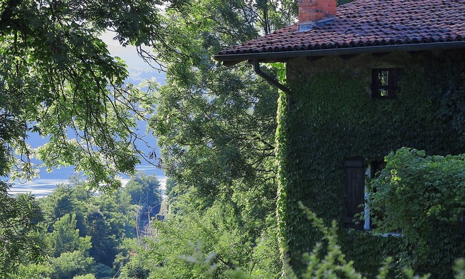 Carcegna Casa | Un paraíso con vista al lago, casa grande con hermoso jardín privado