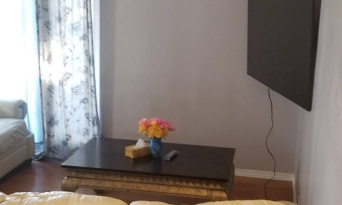 Bendale Casa | A Peaceful 3 Bedrooms House in a Quiet Neighborhood