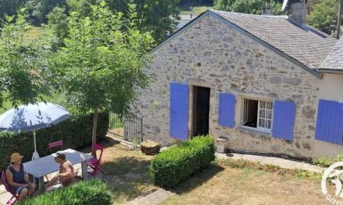 Castelnau-de-Brassac Casa | A peaceful spot between Brassac and Lacaune in the Tarn mountains.