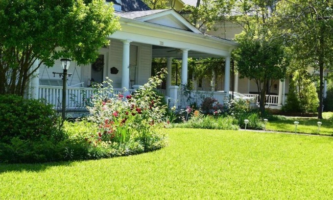 Greater Belhaven Casa | A Queen Ann style Victorian home in historic Belhaven neighborhood.