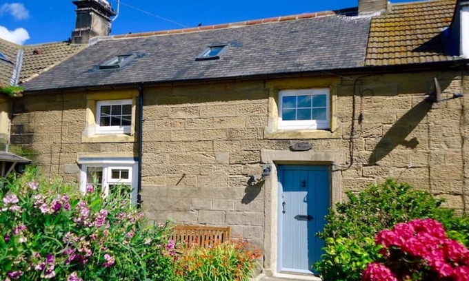 Cresswell Cabaña | A romantic retreat with spectacular sea views, right by the beach