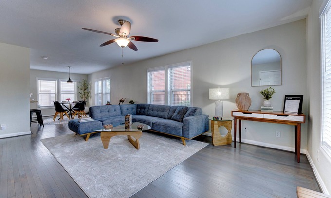 MacGregor Apartamento | A Serene 2-bedroom home with private fence and gate in vibrant Houston