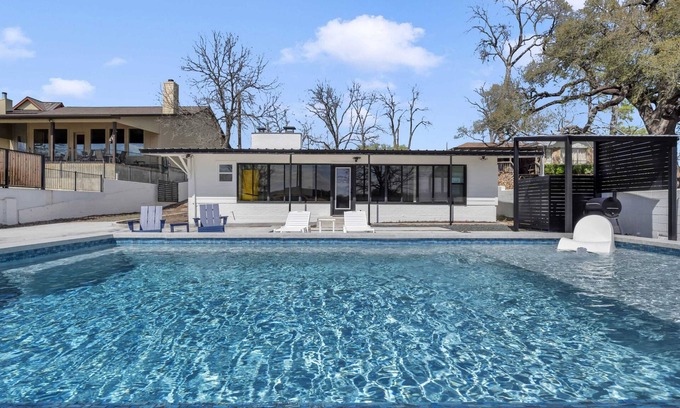 Kingsland Casa | A Shore Thing-Lakefront w/huge sandy beach, & pool
