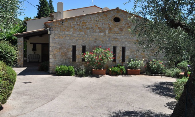 Magagnosc Villa | Una espaciosa villa hermosa, disfrutando de un gran jardín, privacidad y excelentes vistas