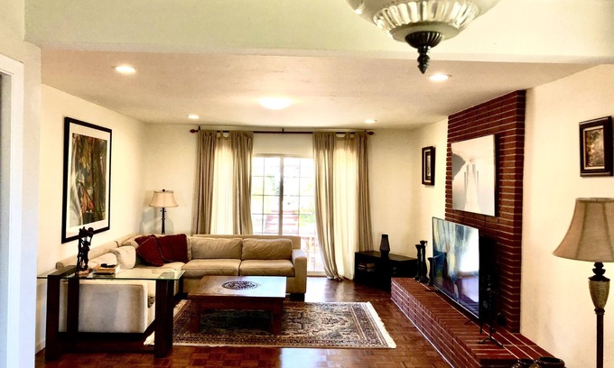 El Cerrito Casa | Una casa espaciosa con una gran vista de la bahía de San Francisco