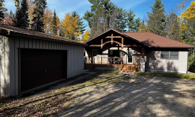Orr Casa | A Spacious Lake House with Private Dock