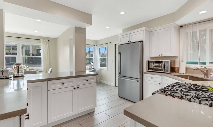 Old Towne Casa | A Stunning Naples Beauty cottage 2 mins 2 the sand