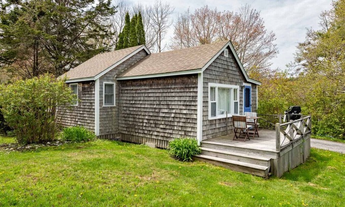 Boothbay Harbor Cabaña | A Sweet Little Guest Cottage
