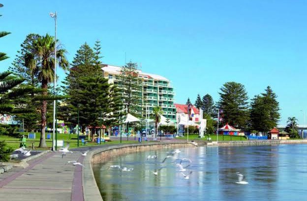 The Entrance Apartamento | A-The Entrance Private Water Front 1 bedroom appartment at the Oaks