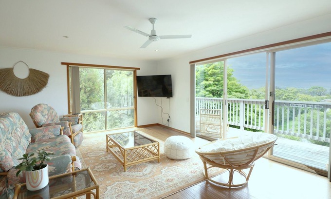 Berrambool Casa | A Touch of Bali - 3 Bedroom Pet friendly home. 3+ nights