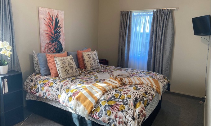 Palmerston North Cama Y Desayuno | A Touch of Elegance.