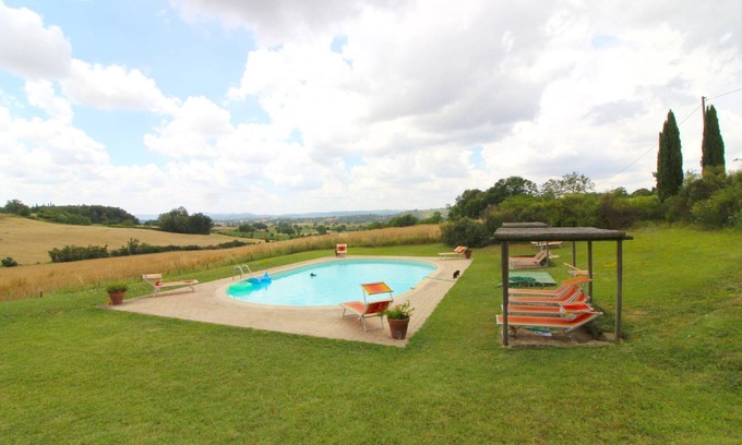 Foiano della Chiana Apartamento | Casa de campo típica en una posición panorámica en una granja donde produce vino y aceite de oliva virgen extra