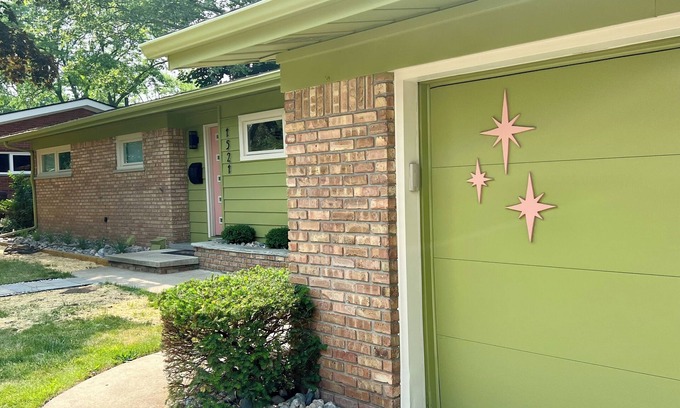 Dicken Casa | A2 Oasis; Lovely Neighborhood; Walk to Stadium!