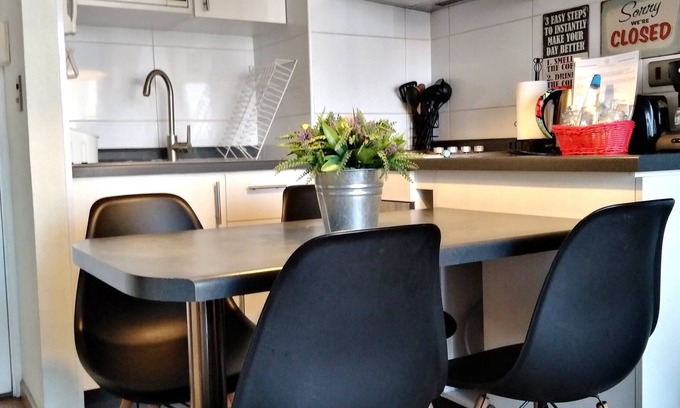 Las Rejas Apartamento | A3 Nice ,cozy 2 BD up to 5 subway views