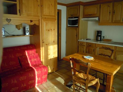 Praz-sur-Arly Apartamento | A4 km de Megève très joli studio avec jacuzzi ,vue sur les montagnes au calme
