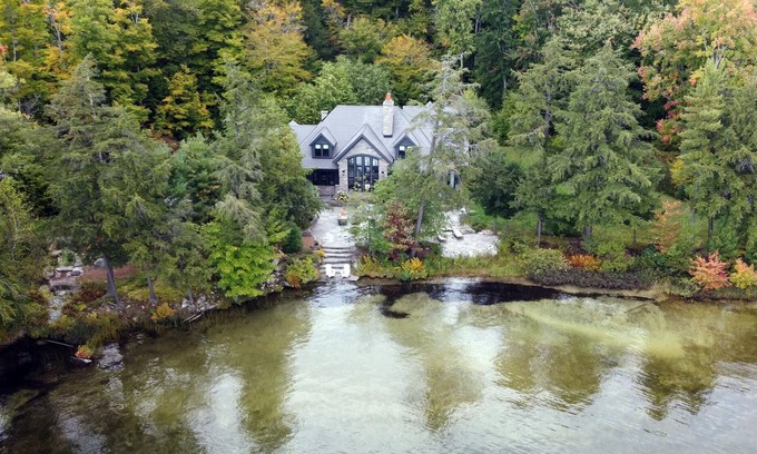 Muskoka Lakes Villa | ¡Ubicación privilegiada en Lake Joe Riverdale Rd! ¡Sur! 8hab, 5 baños!