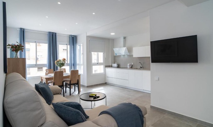 Bailen-Miraflores Apartamento | AAC Málaga - Apartamento con terraza, muy amplio, totalmente equipado, cerca del centro y nuevo!